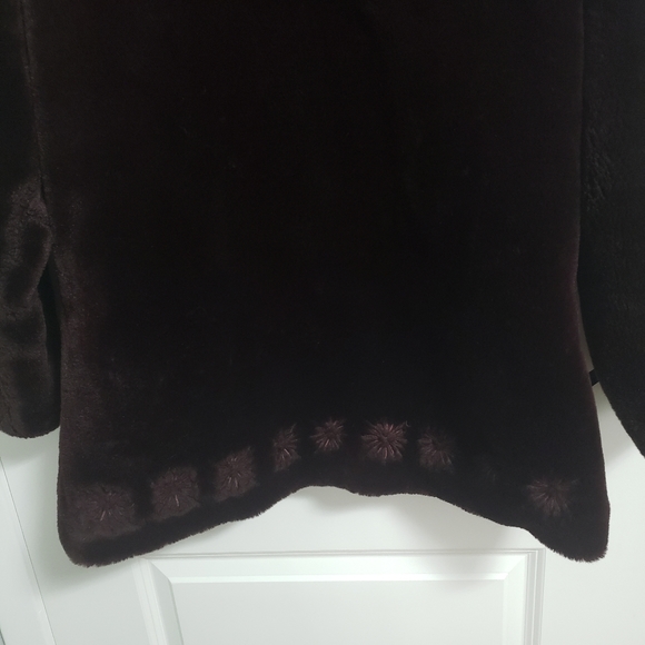 VINTAGE NORTHERN SUN Burgundy Faux Fur Floral Trim Coat - Picture 11 of 13